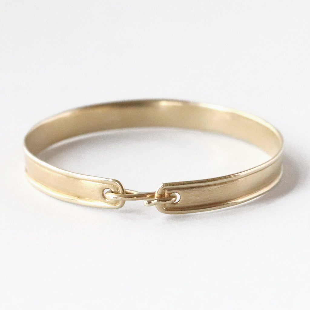 https://www.melissaeastonjewelry.com/cdn/shop/products/RIDGED_BANGLE_W_HOOK_PARTIAL_02_1024x1024.JPG?v=1555964641